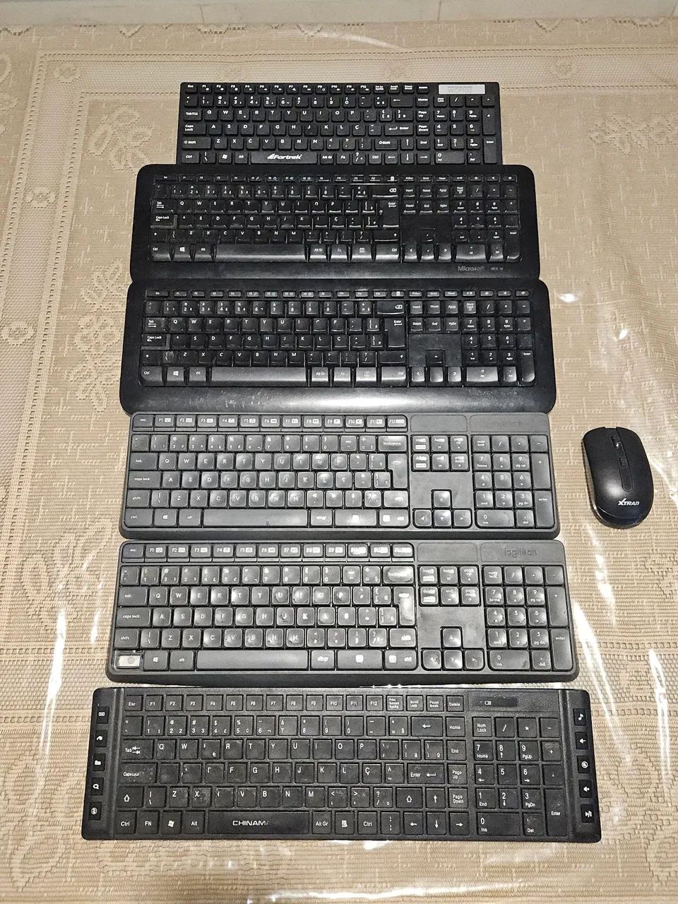 Lote de Teclados Microsoft, Logitech, etc. *Sem Dongle 