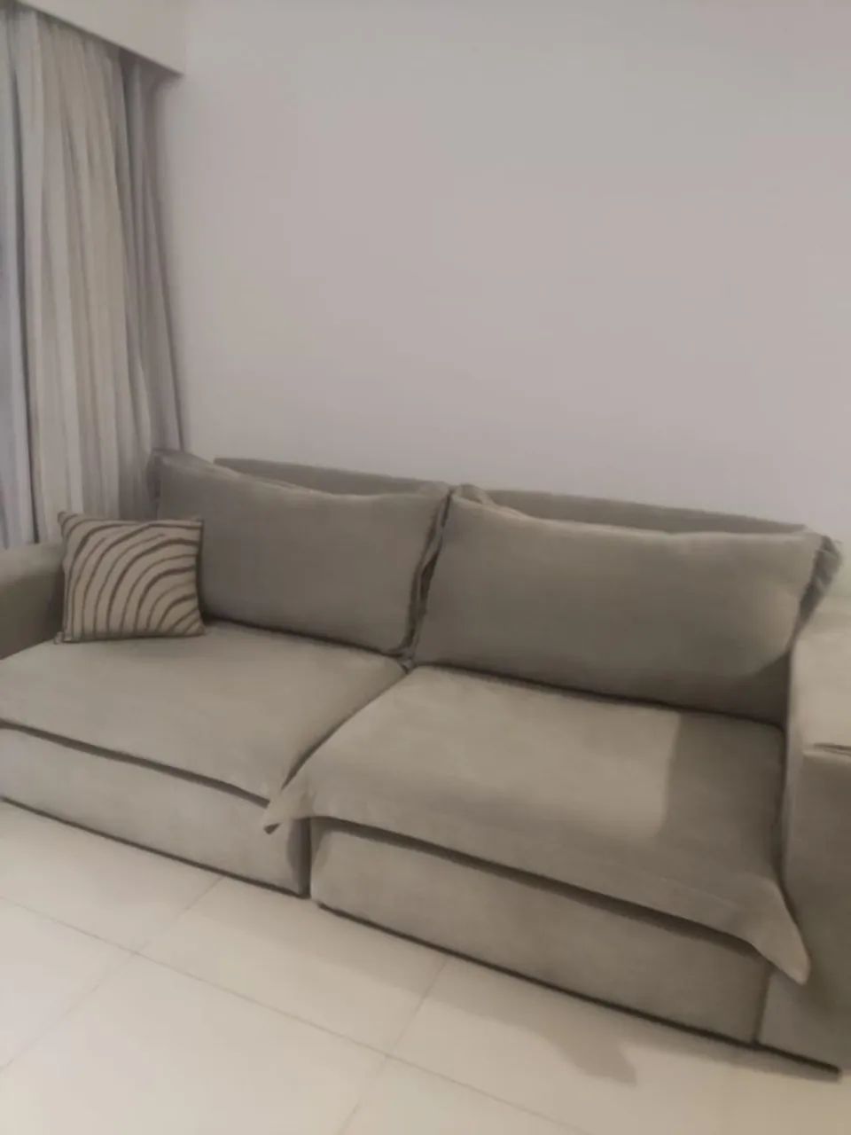 Sofá - Três Lugares