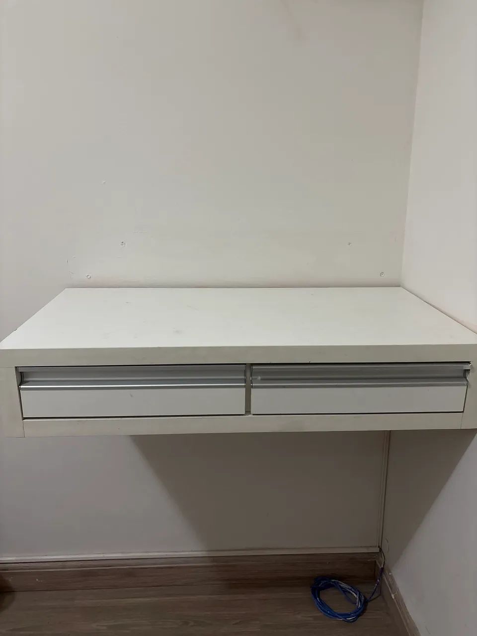 Mesa suspensa