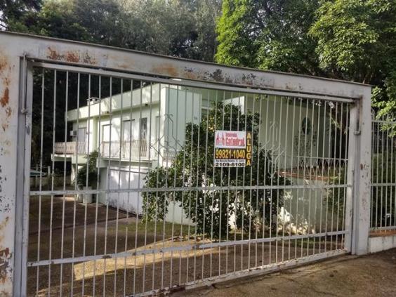 Casa para alugar com 3 dormitórios em , cod:I-024171