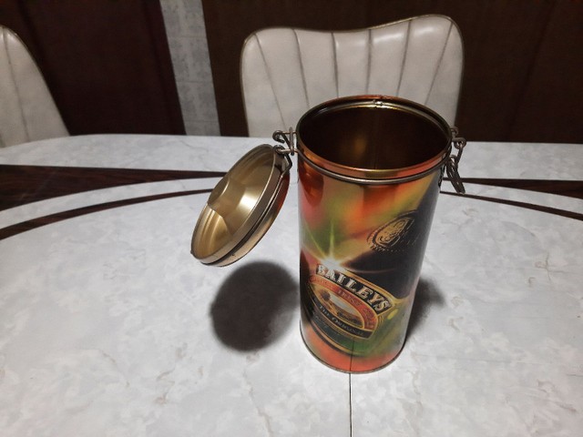 Embalagem metálica (lata) da bebida Beileys Original. Antiga.  - Foto 4