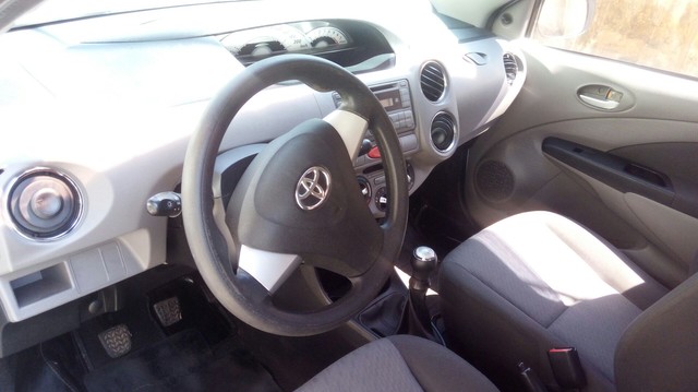 TOYOTA ETIUS 2013, COMPLETO E PERFEITO.