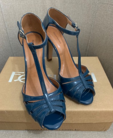 Sandália Ferrucci / Tamanho: 37 / Cor Azul / Salto: 10 cm  - Foto 5