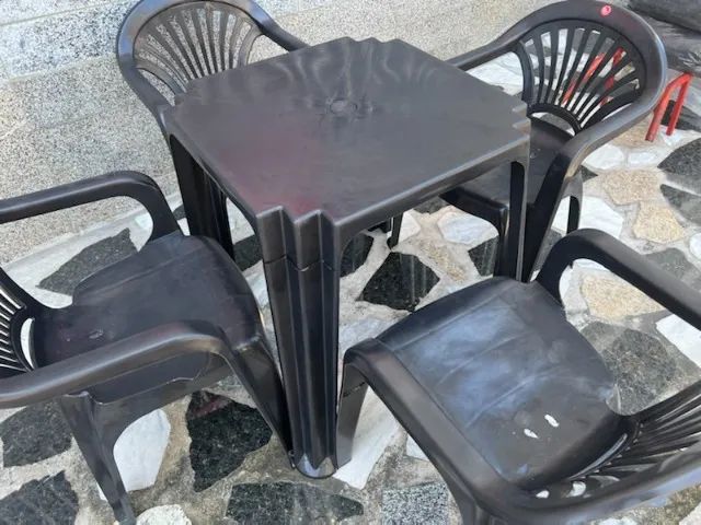 Jogo de mesa cadeira com braço preta nova pra lanche partir de 190 R$ cada
