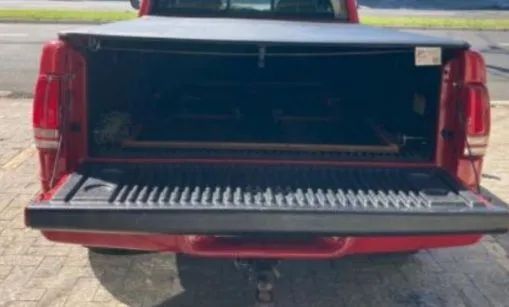 Vende-se carroceria dakota ano 2000 vermelha 
