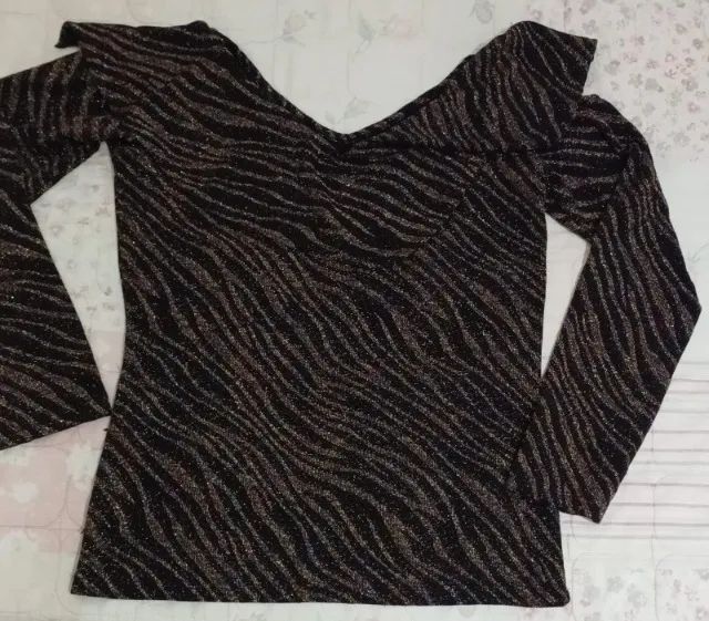 Blusa brilhante usada. - Foto 2