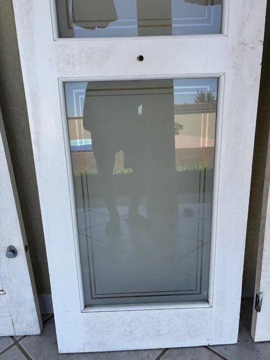 Porta maciça de angelim e portas com vidros para varanda - Foto 2