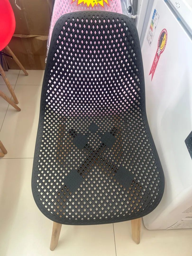 Cadeiras Eiffel furadinhas só 199 - Foto 5