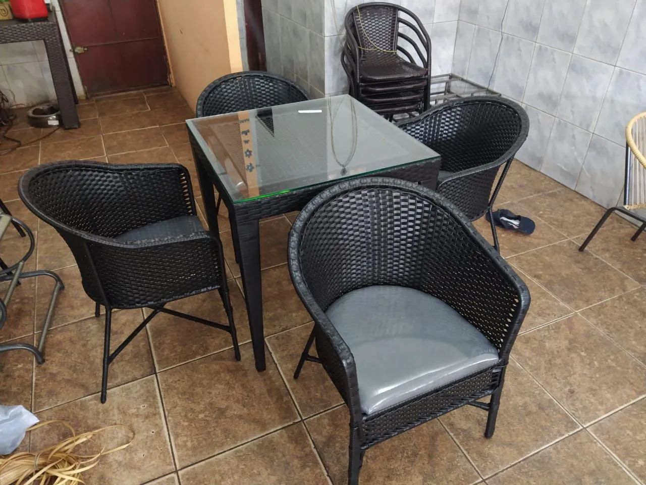 Mesa com poltronas pronta entrega 