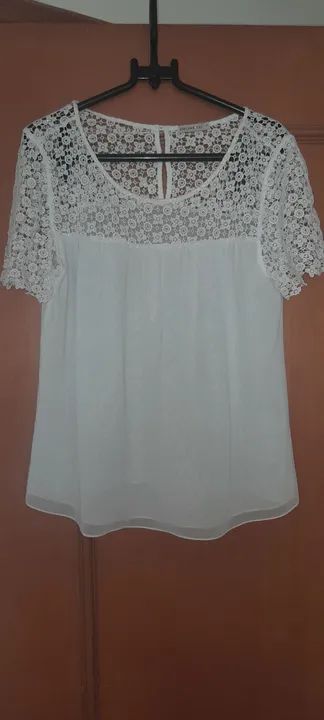 Blusa branca de renda
