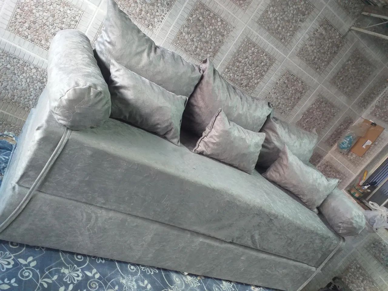 Factory-Bed Sofa with 8 Cushions64842828033923123