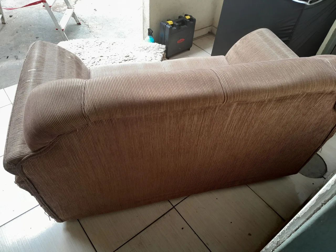 Vende-se sofá usando em bom estado 