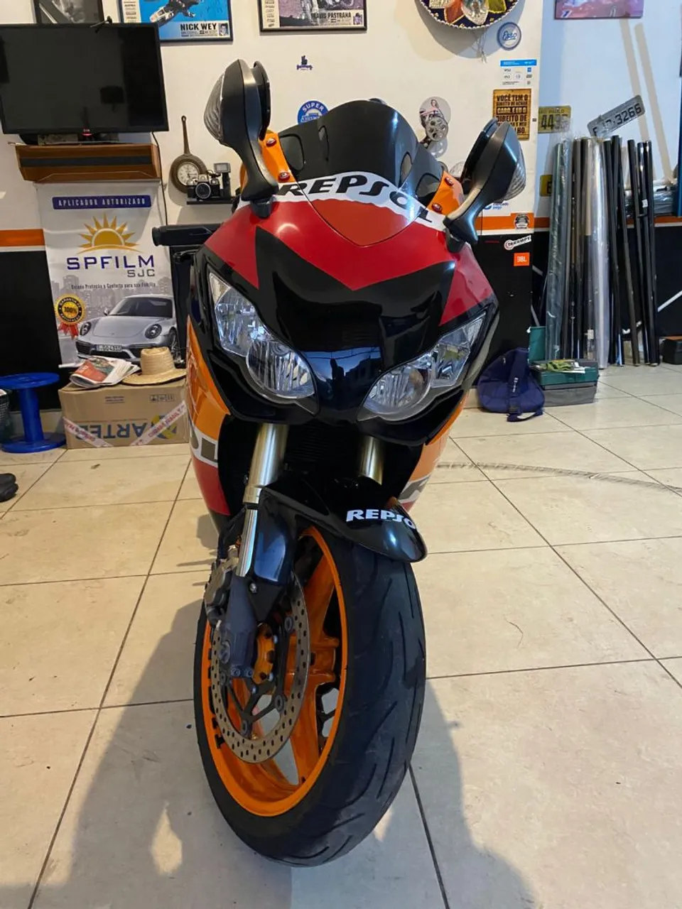 HONDA CBR 1000 RR REPSOL 2011
