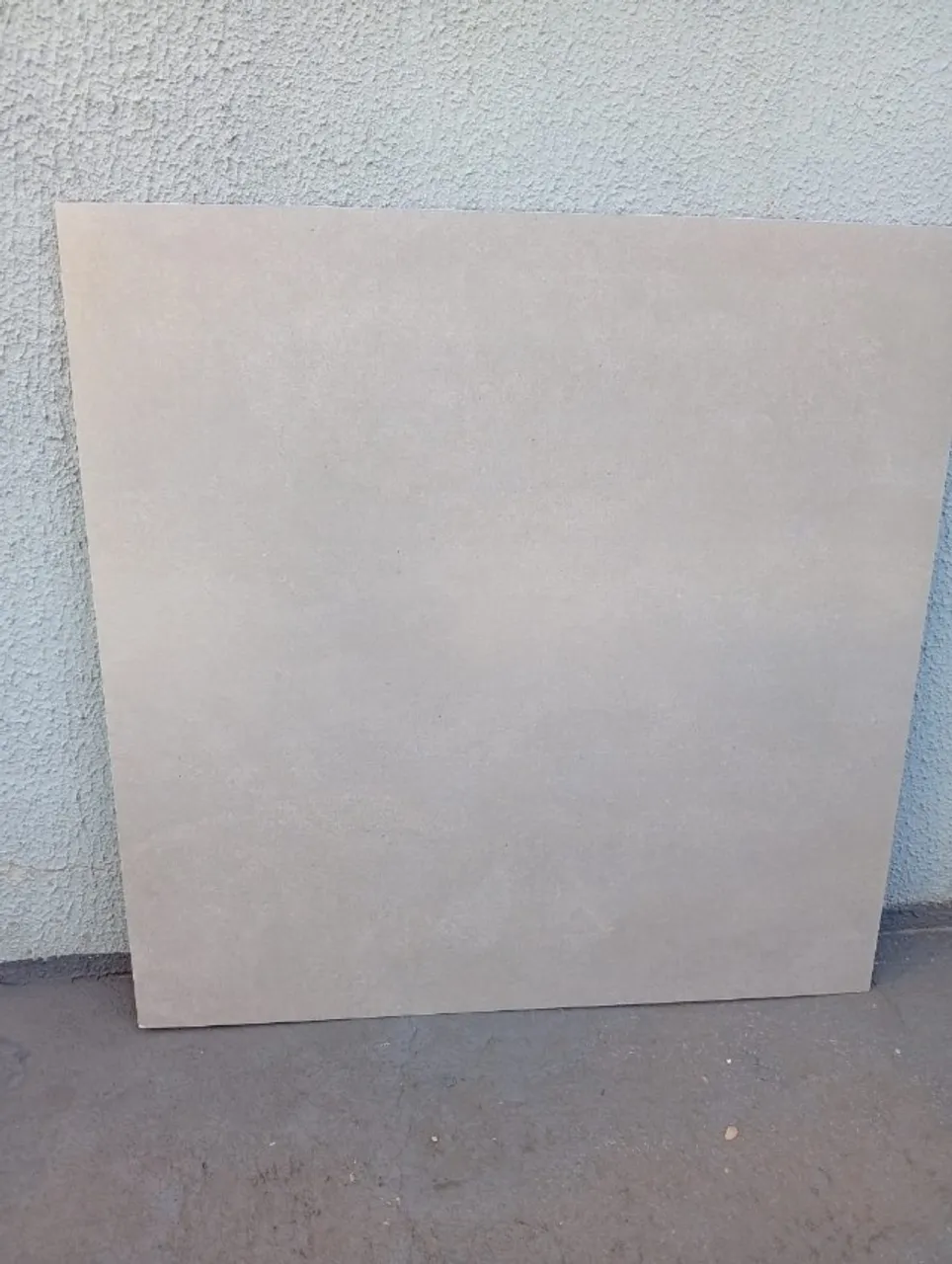 Piso Porcelanato Semi-Grés 195m²