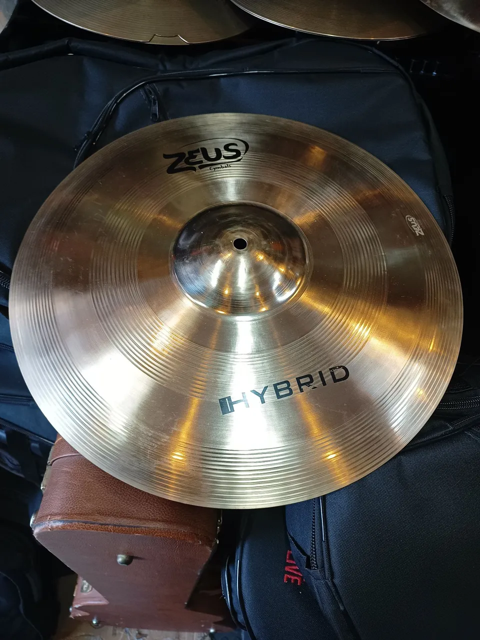Prato crash 18" Zeus série Hybrid timbre perfeito