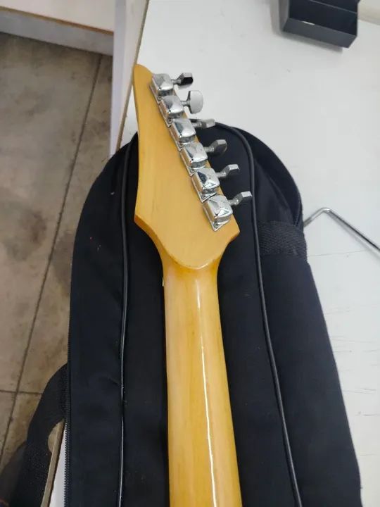 Vendo guitarra Warlock  - Foto 2