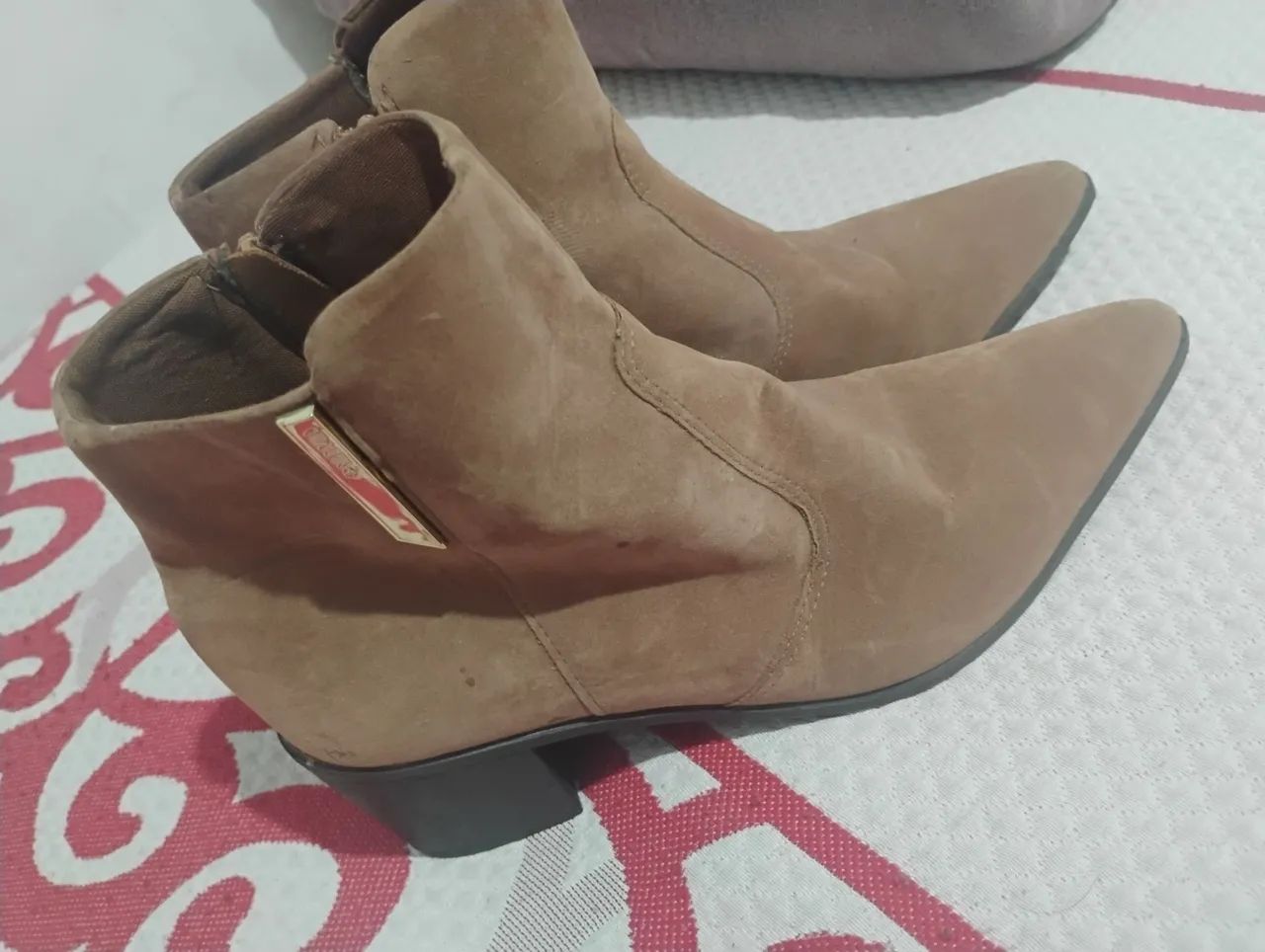 Bota de cano curto marrom - Foto 4