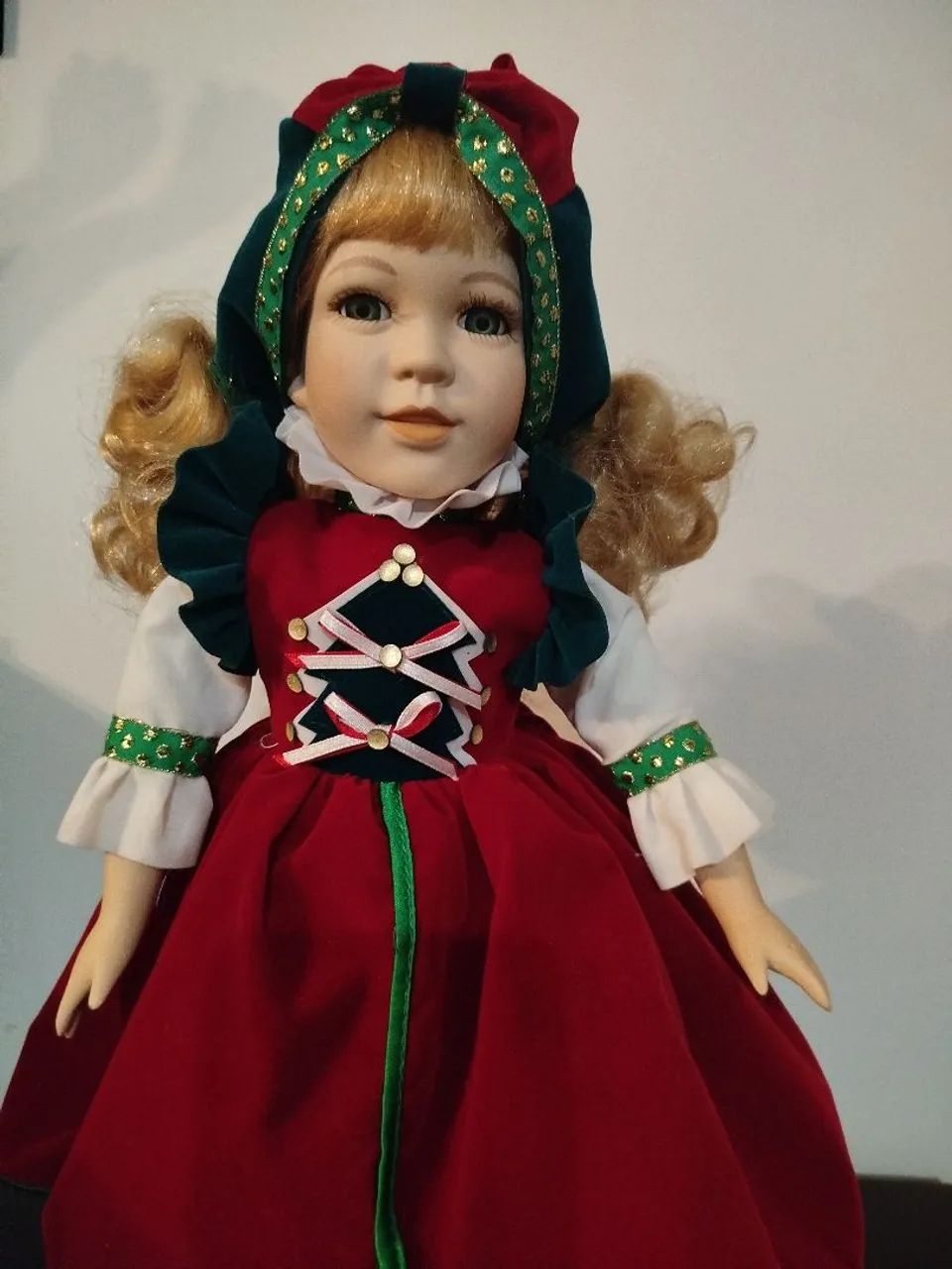 Boneca holandesa colecionável.