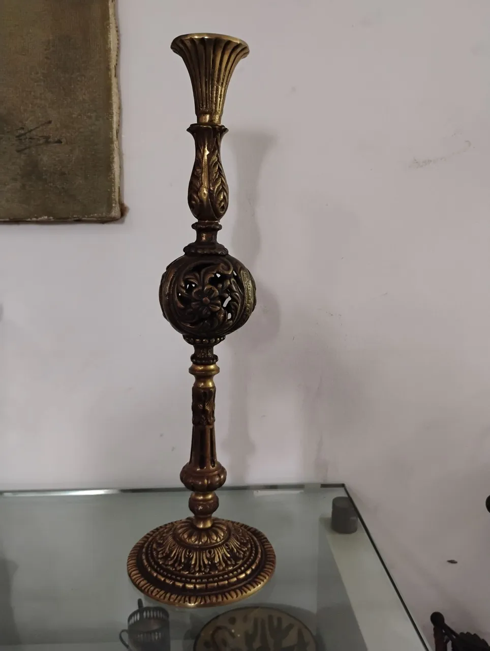 Candelabro de Metal Dourado - Elegância e Sofisticação