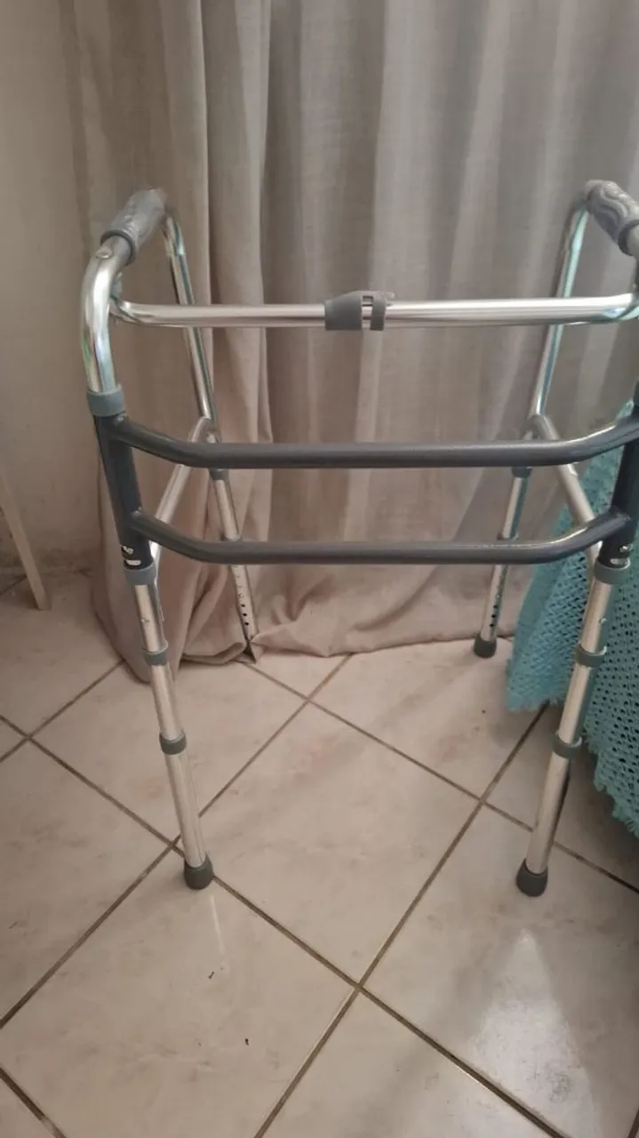 Andador para auxiliar na locomoção