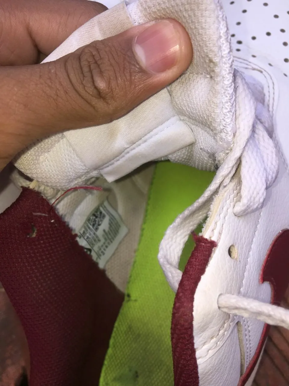 Tênis Nike Branco com Detalhes em Bordo