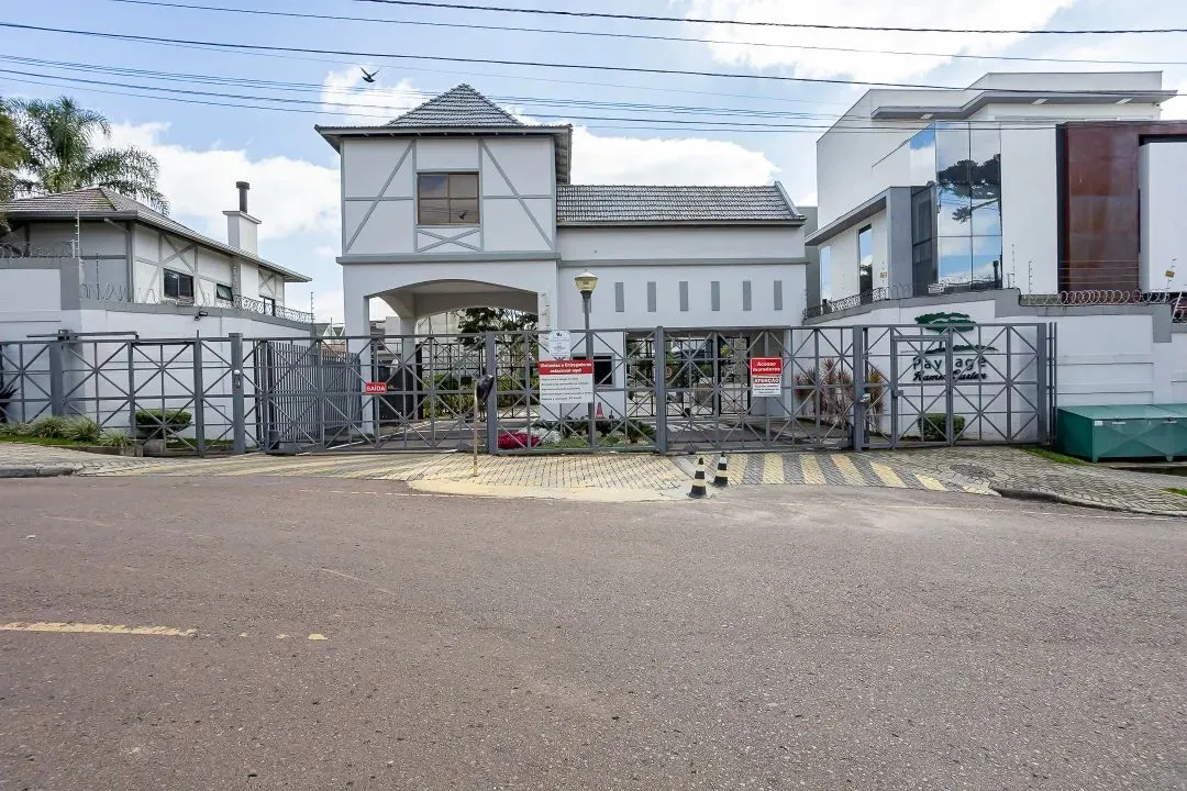 Casa em Condomínio - 400m² - 4 quartos sendo 3 suítes - 2 vagas - Boqueirão
