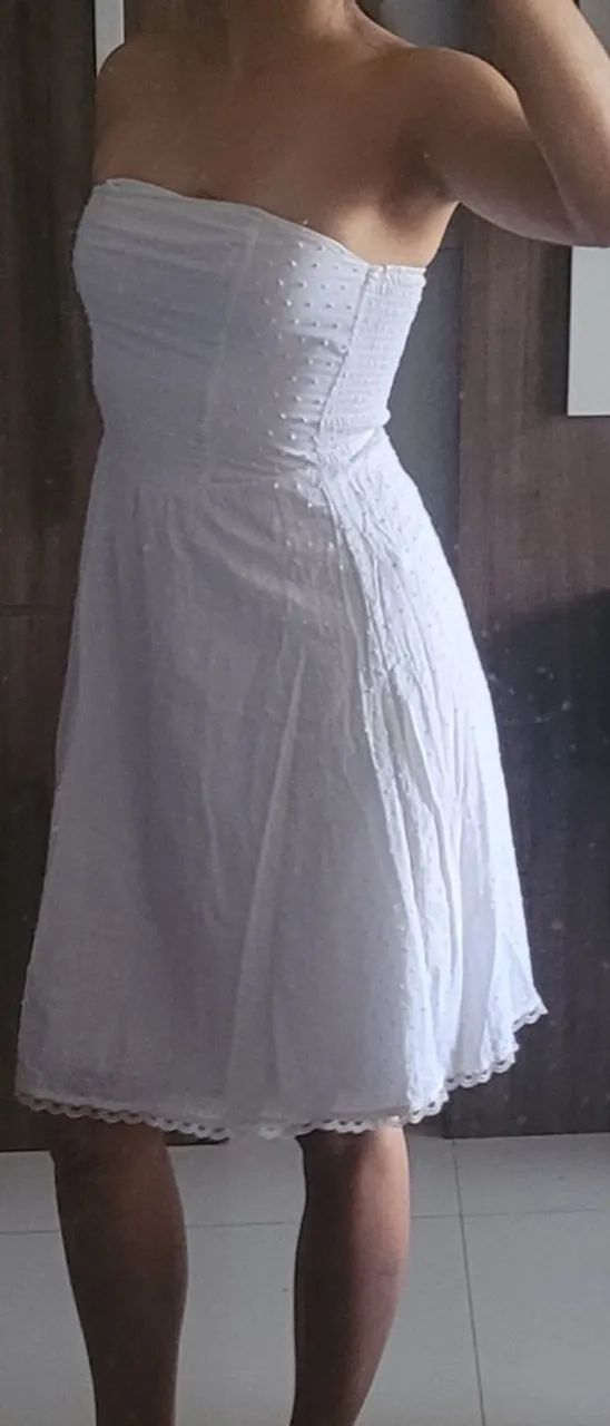 Vestido branco tomara que caia com detalhes - Foto 3