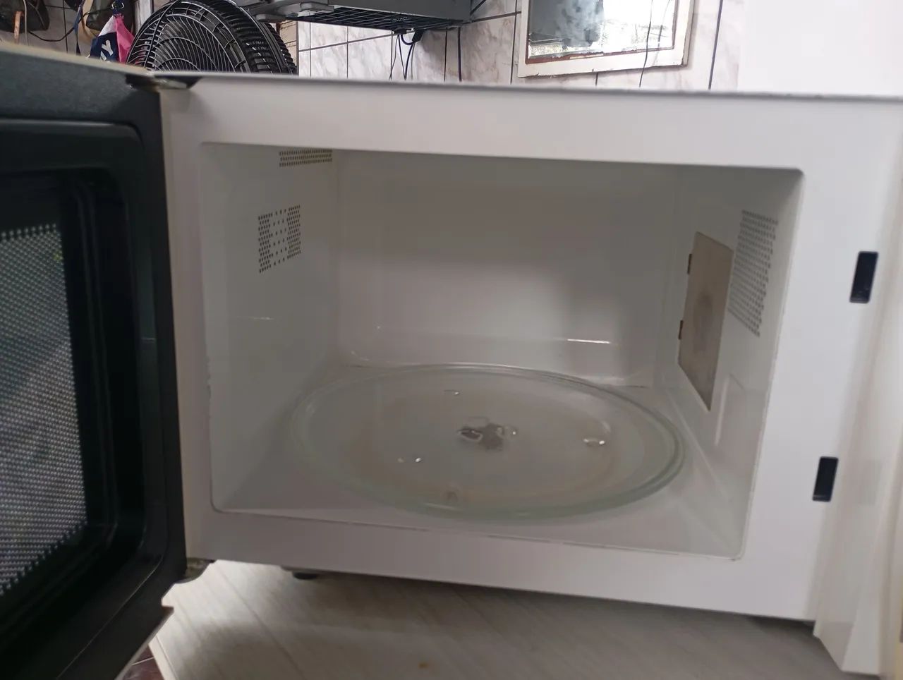 Microondas Electrolux 28 litros 220vt. - Foto 5