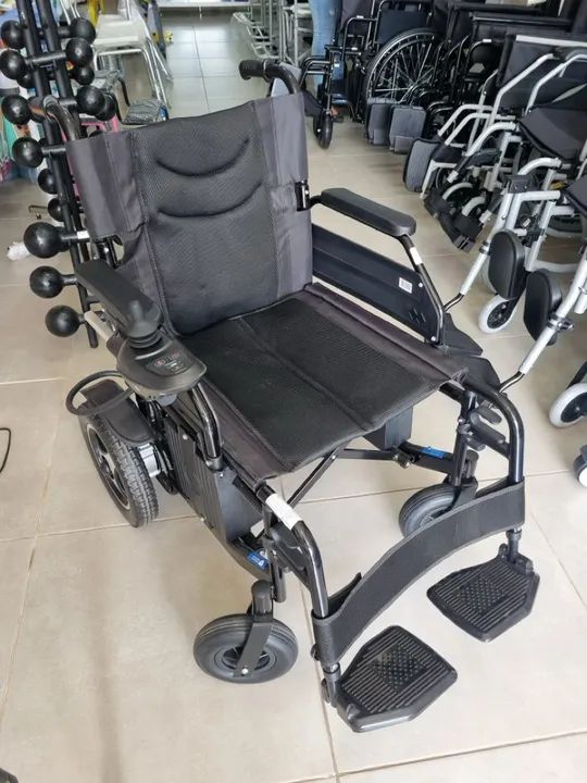 Cadeira de rodas e cadeiras de banho  - Foto 2