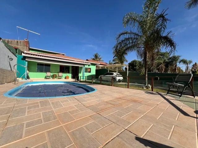 Vendo excelente casa ESCRITURADA com lazer completo na Colônia Agrícola Samambaia