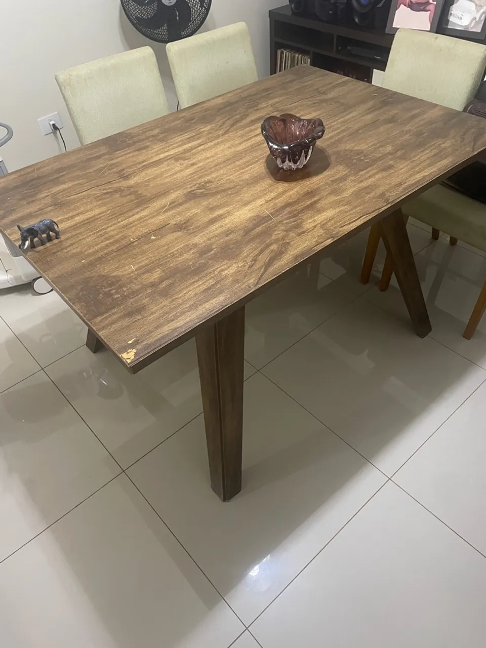 Mesa de Jantar em Madeira Maciça e 6 cadeiras