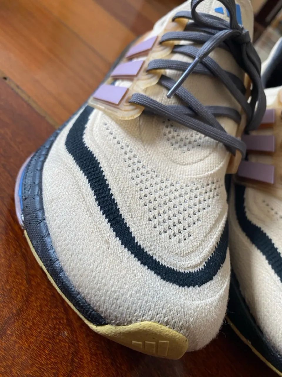 Tênis Adidas Ultraboost 22 - Foto 4