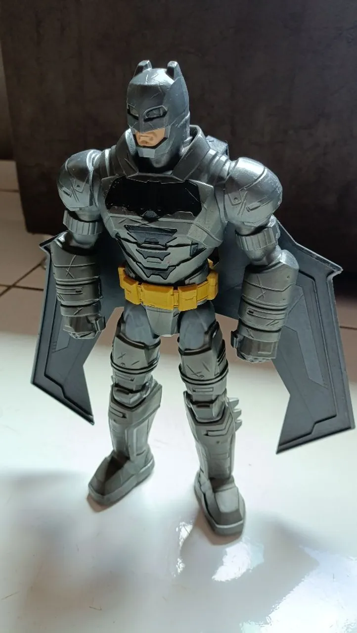 Batman - Action Figure(Batman Electro-Armor DJH08/DJH09)