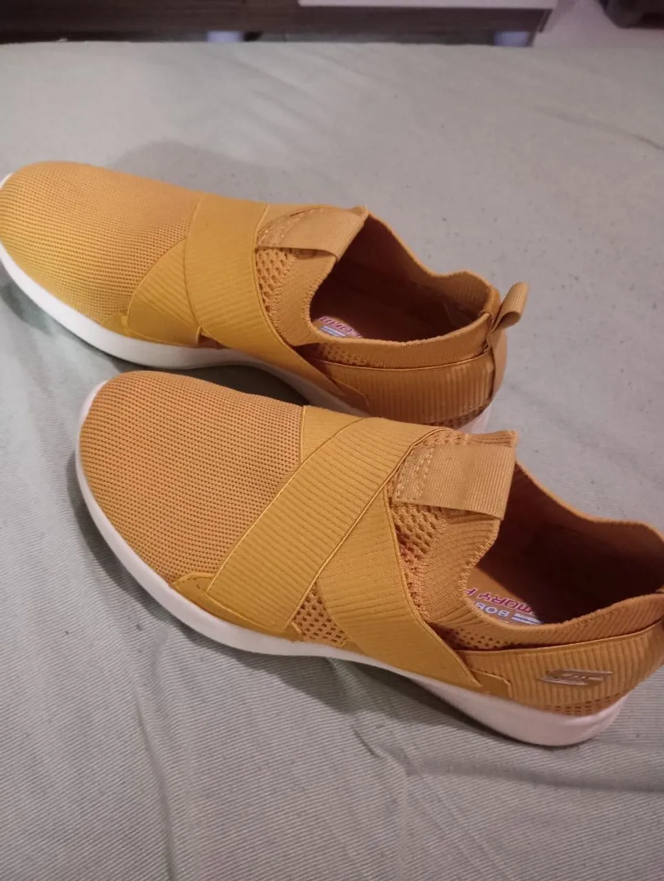 Tênis Skechers Slip-on Amarelo