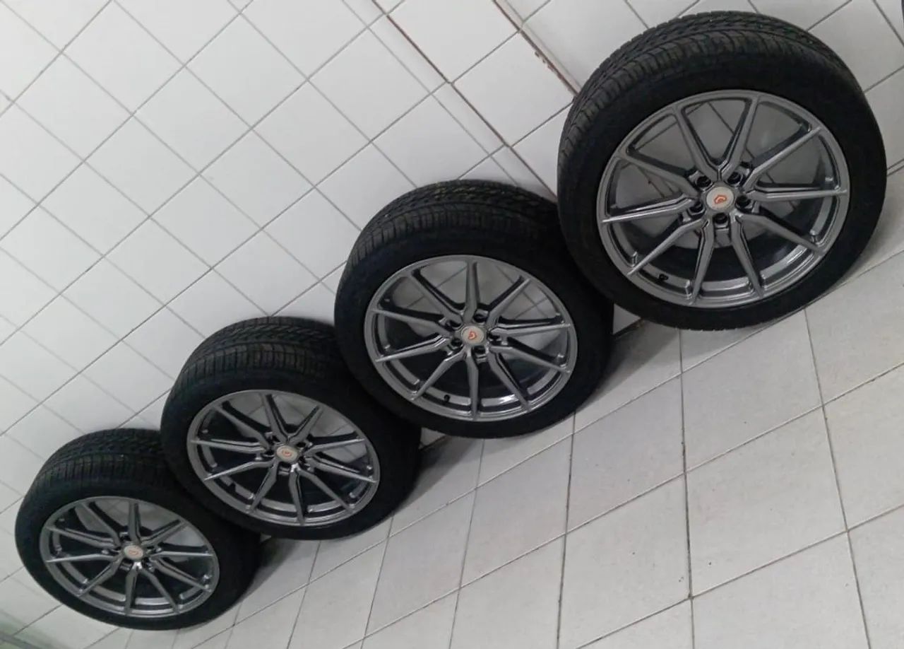 Jogo de rodas Vossen aro 20 com pneus novos  - Foto 3
