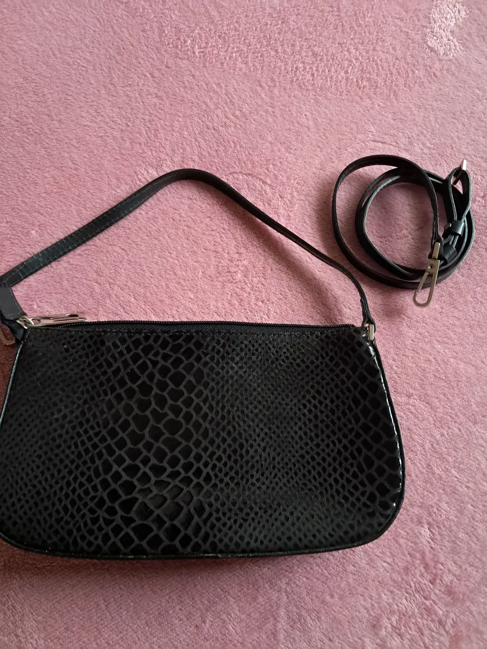 Bolsa preta Datelli com alça removível