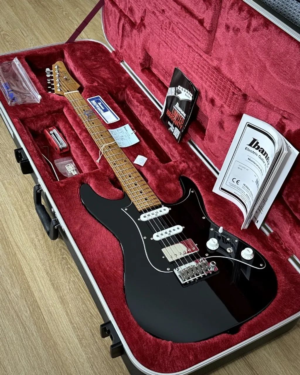 Guitarra Ibanez Prestige Az2204B - Black Japan - Instrumentos