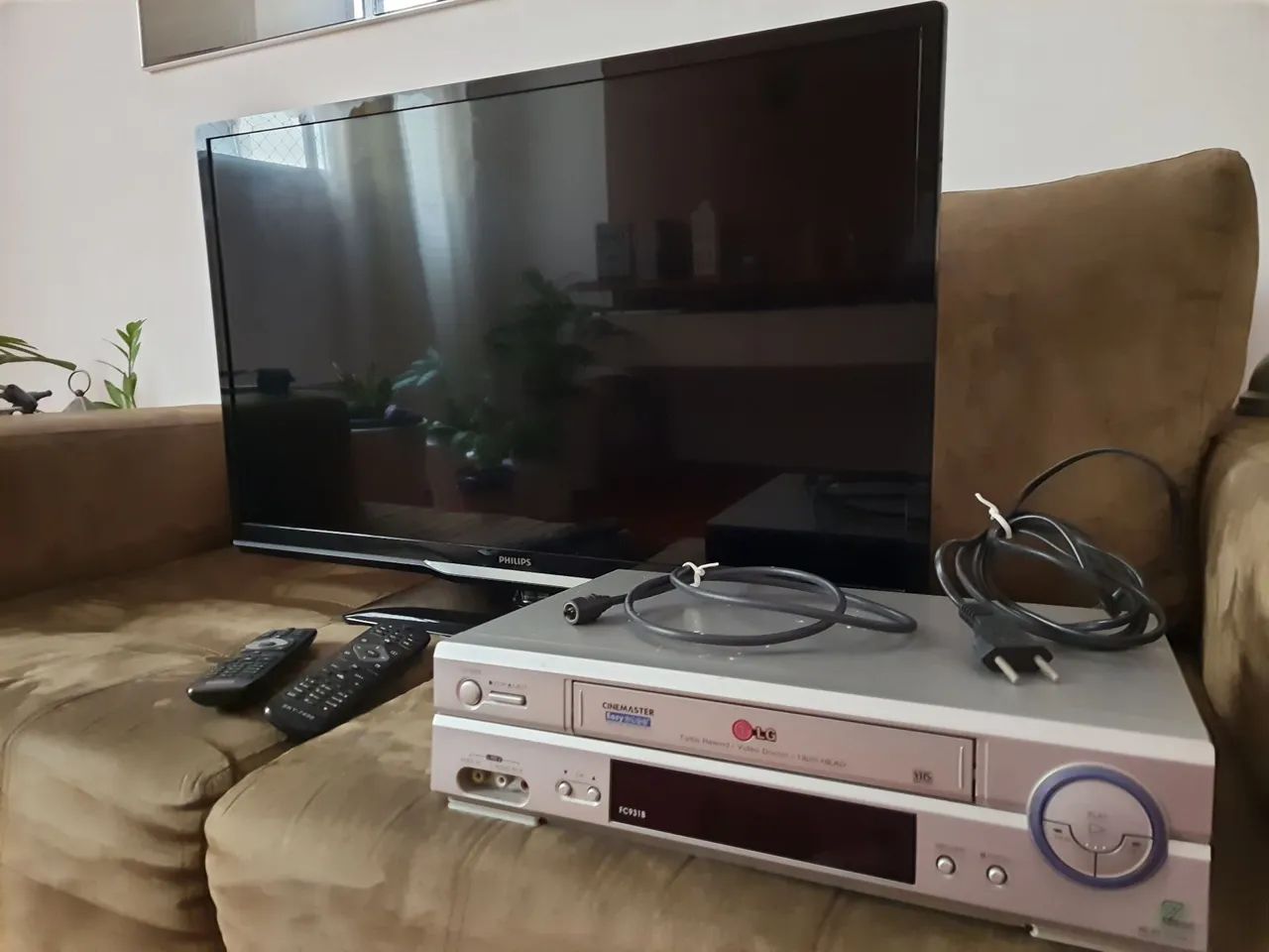 Lote TV VHS DVD Panela elétrica outros