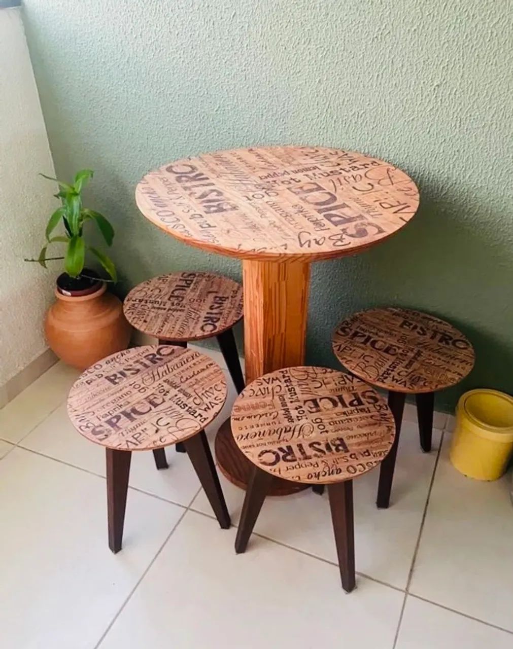 Mesa Redonda (Acompanha 04 Banquinhos)64842835496835120