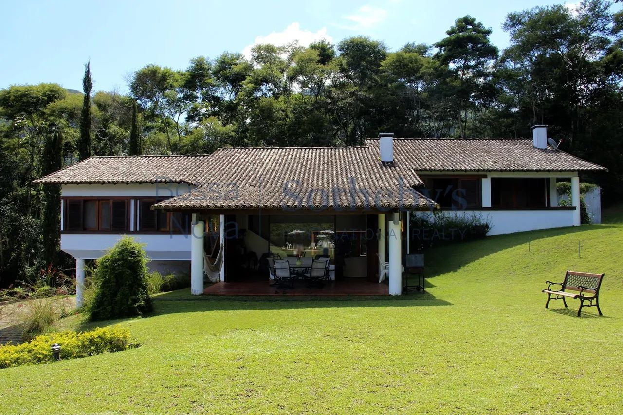 Sítio com projeto de arquiteto e vista deslumbrante