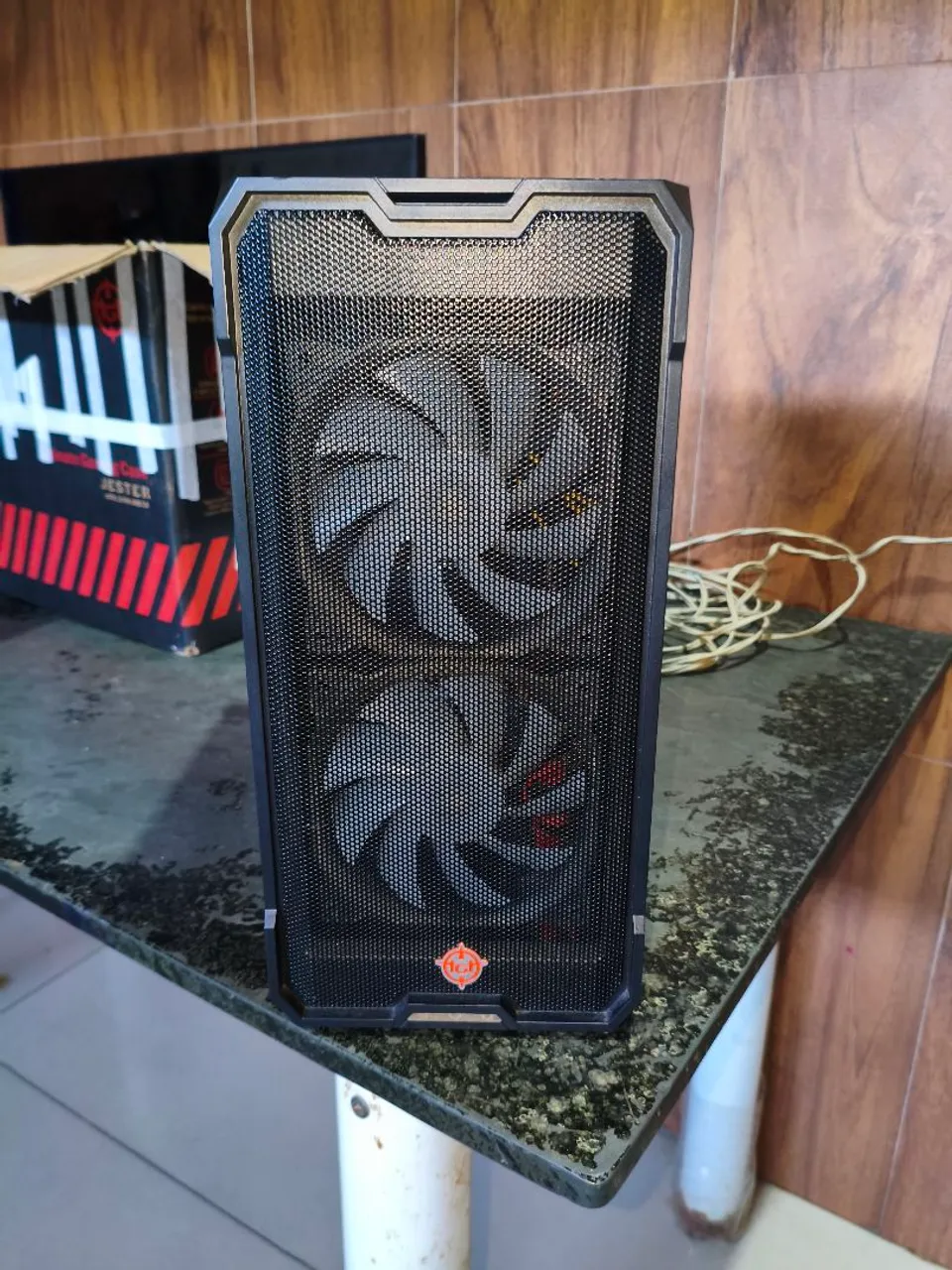 PC Gamer com Design Moderno e Alto Desempenho