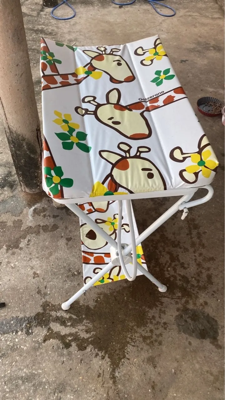 Trocador de Bebê Dobrável com Girafinhas