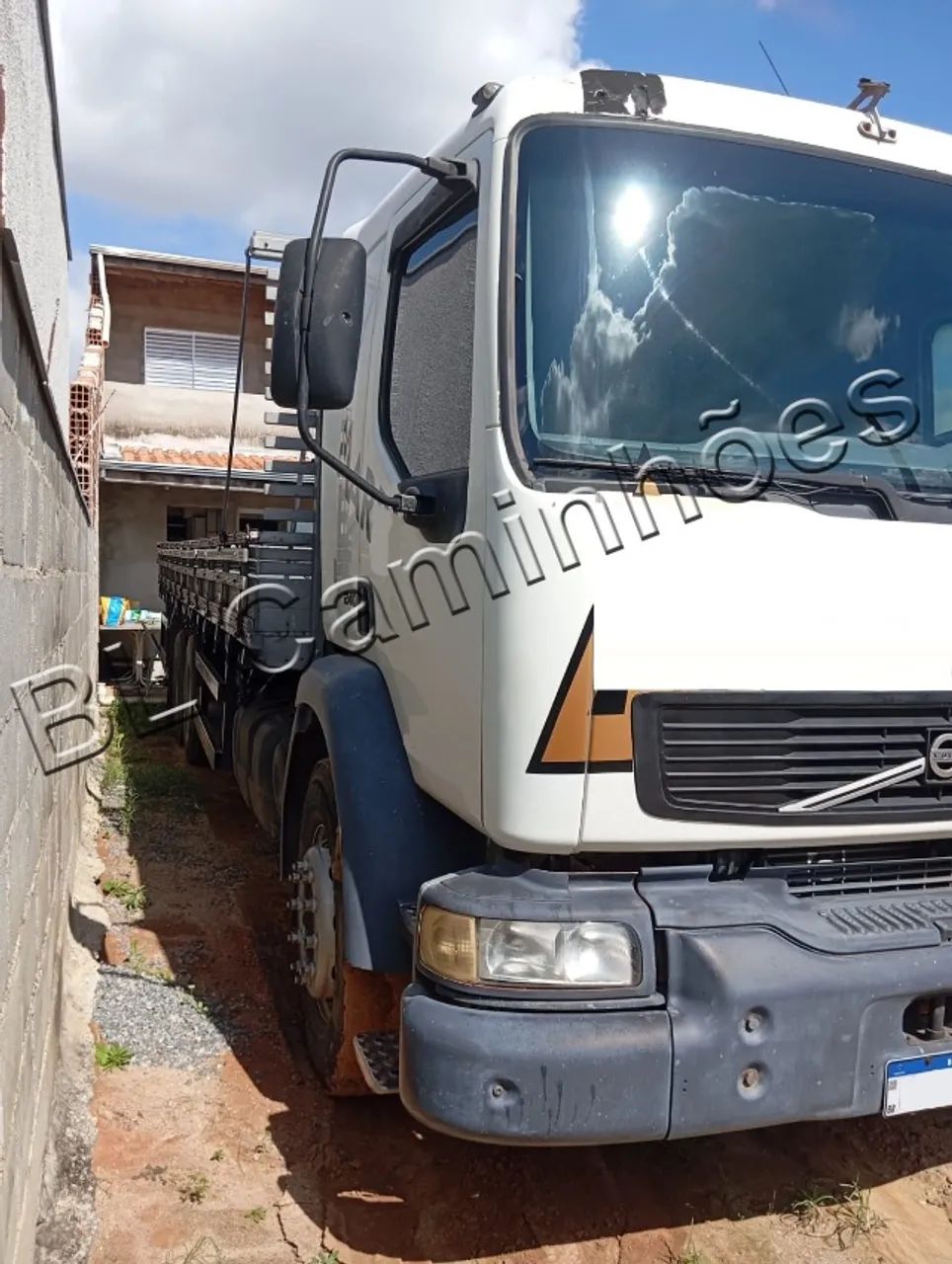 Volvo VM 240, ano 2005, Carroc. de Madeira, Motor Novo - Foto 3