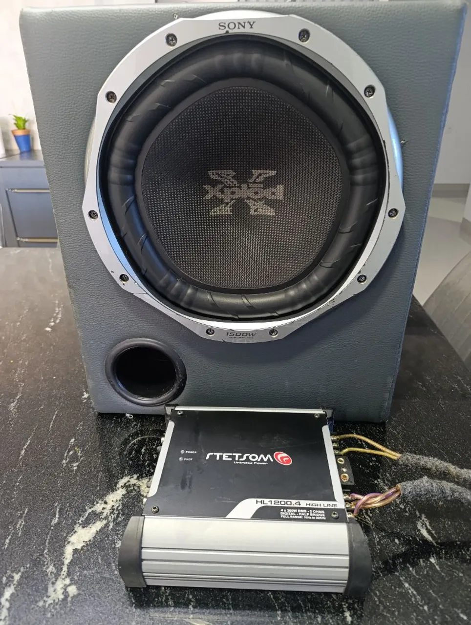 Subwoofer Sony Xplod 1500W e Amplificador Stetson HL1200.4