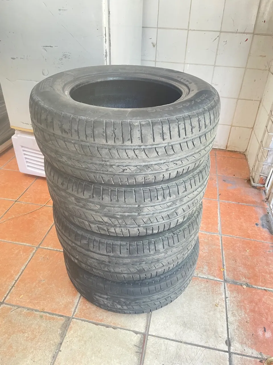 Jogo de Pneus Usados - 205/65 R15