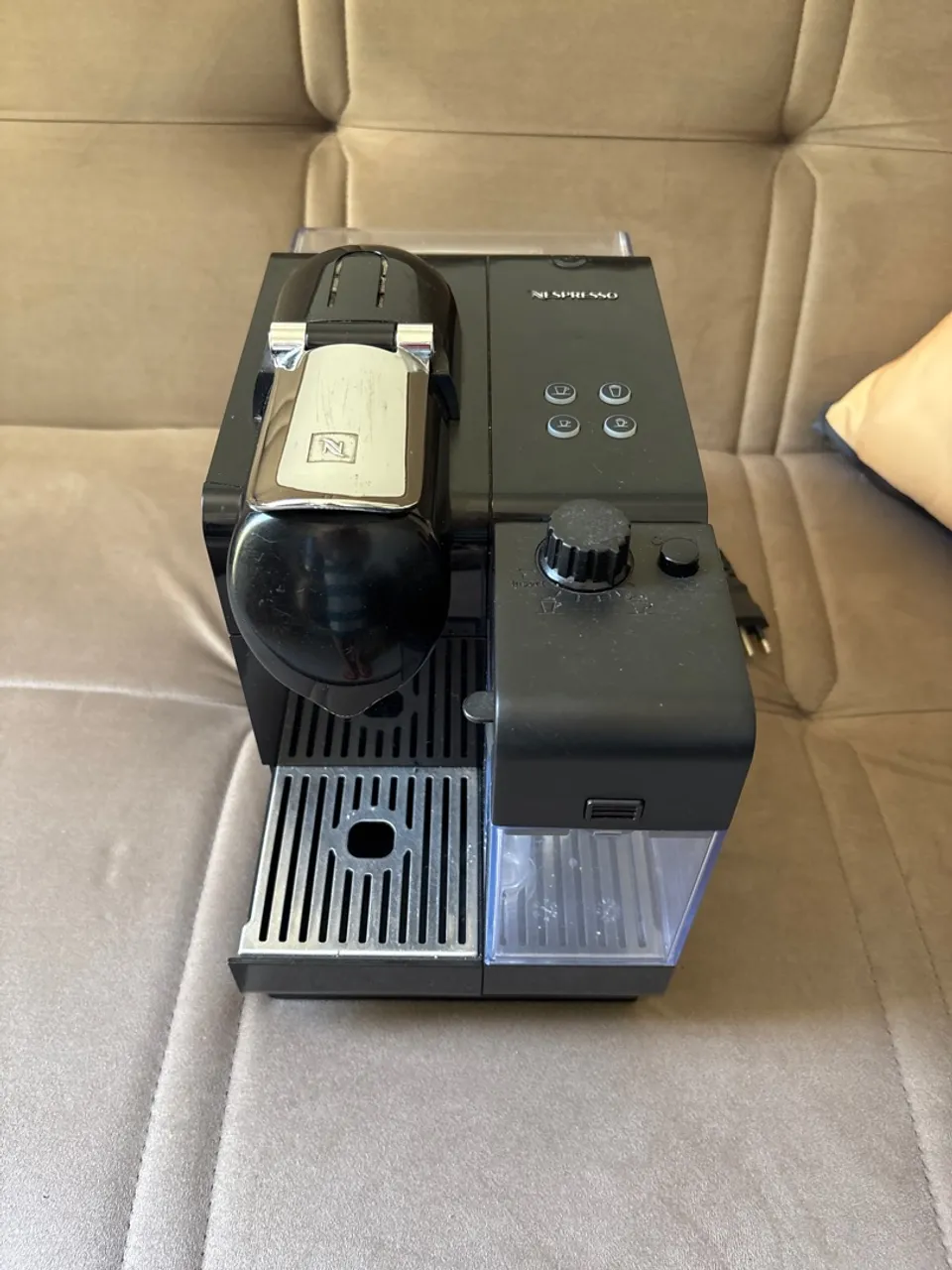 Cafeteira Nespresso Latissima