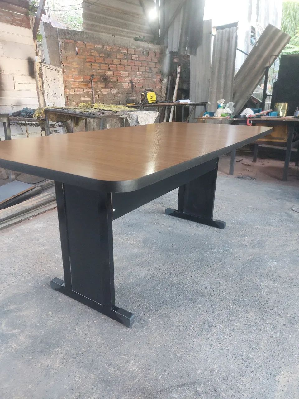 Mesa de madeira com estrutura de metal - Foto 5