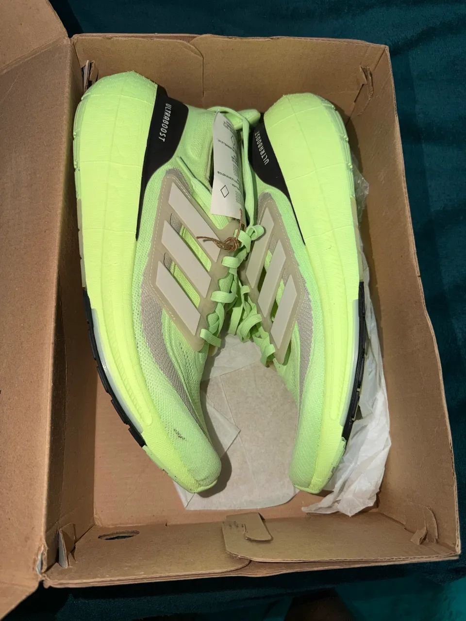 Vende se adidas ultraboost light original na caixa nunca usado na cor verde limão.   - Foto 2