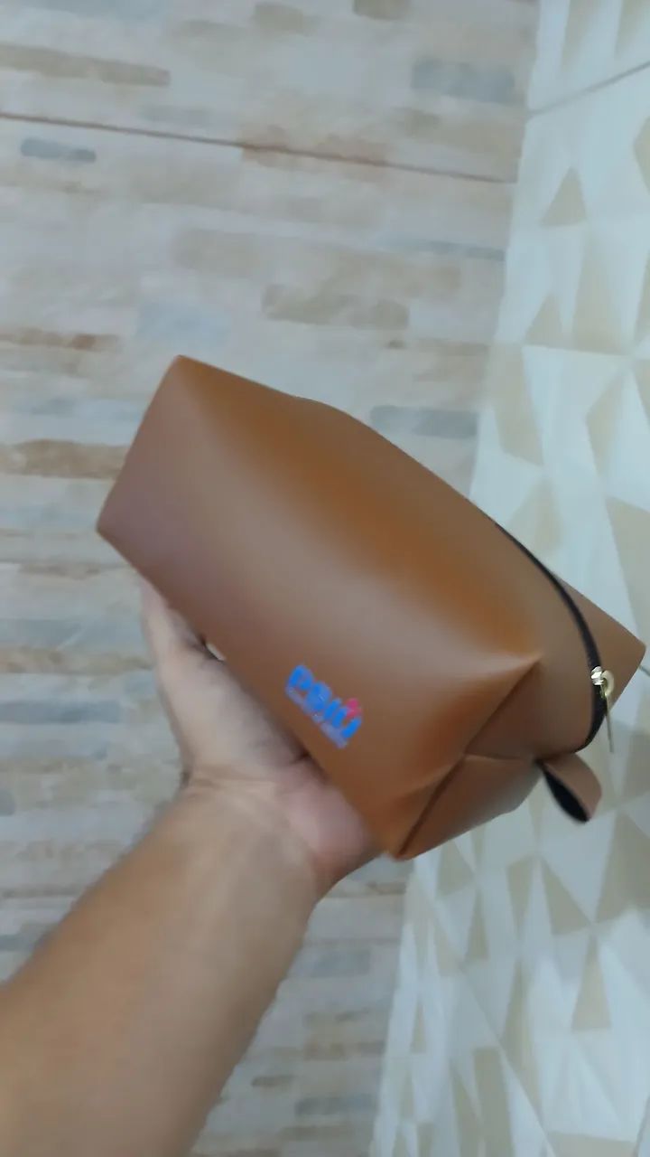 Necessaire Personalizada de couro qualquer tema 
