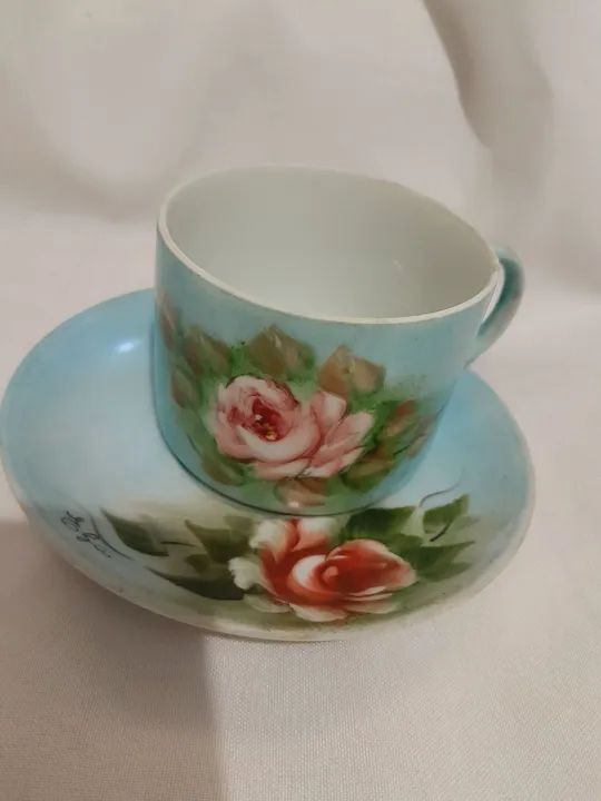 Xícara de cha com pires muito antiga de Porcelana pintada a mao! - Foto 3